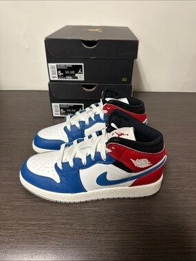 Brand New Kids Air Jordan mid 1 in White, Blue & Red F56